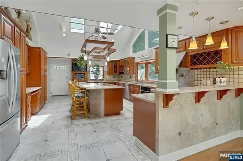 72 Mountain Avenue Warren NJ 07059