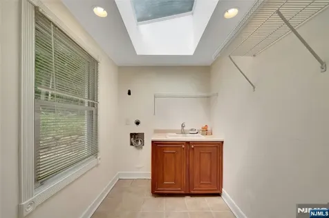 72 Mountain Avenue Warren NJ 07059