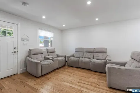 12 Florence Avenue South River NJ 08882