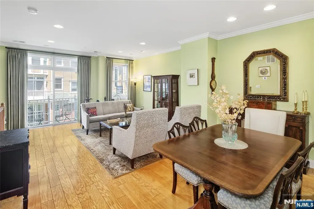377 Kingston Court West New York NJ 07093