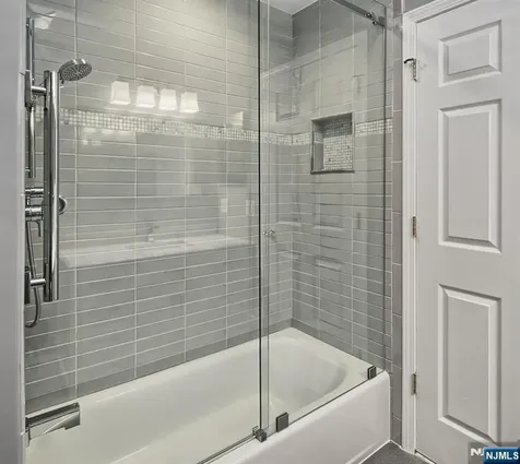377 Kingston Court West New York NJ 07093