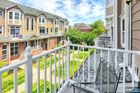377 Kingston Court West New York NJ 07093