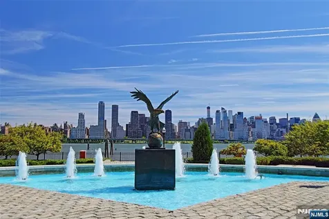 377 Kingston Court West New York NJ 07093