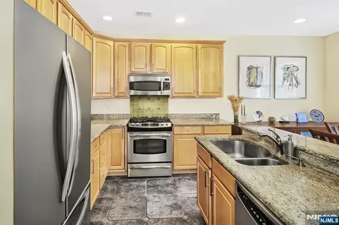 377 Kingston Court West New York NJ 07093