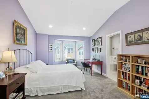 377 Kingston Court West New York NJ 07093