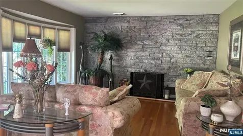 1464 Pleasant Valley Way West Orange NJ 07052