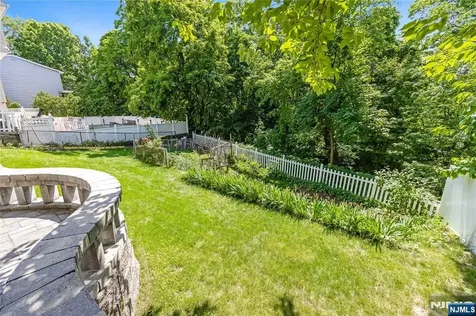 850 Edgewater Avenue Ridgefield NJ 07657