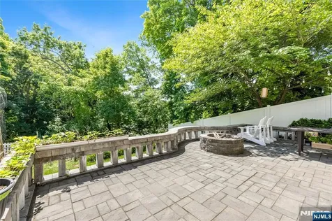 850 Edgewater Avenue Ridgefield NJ 07657