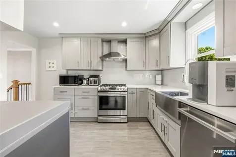 850 Edgewater Avenue Ridgefield NJ 07657