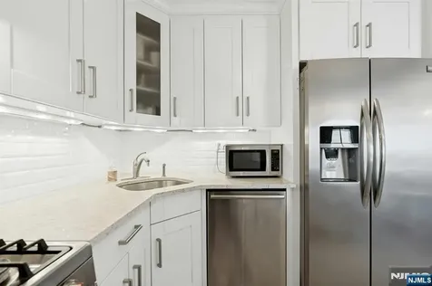 2000 Linwood Avenue Fort Lee NJ 07024