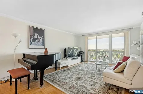 2000 Linwood Avenue Fort Lee NJ 07024