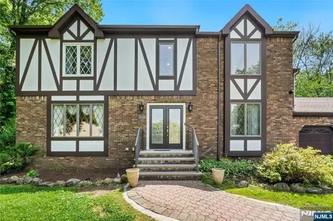 2 Woodside Avenue West Caldwell NJ 07006
