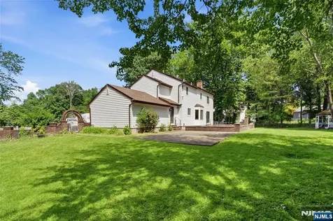 2 Woodside Avenue West Caldwell NJ 07006