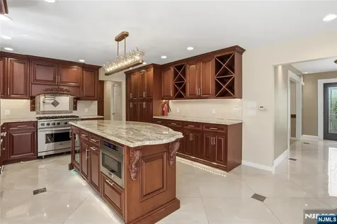 2 Woodside Avenue West Caldwell NJ 07006