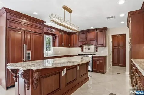 2 Woodside Avenue West Caldwell NJ 07006