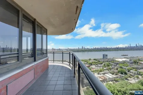 100 Carlyle Cliffside Park NJ 07010