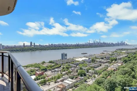 100 Carlyle Cliffside Park NJ 07010