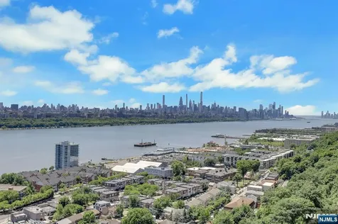 100 Carlyle Cliffside Park NJ 07010
