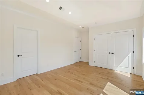13 Harding Place Livingston NJ 07039