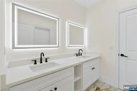 13 Harding Place Livingston NJ 07039
