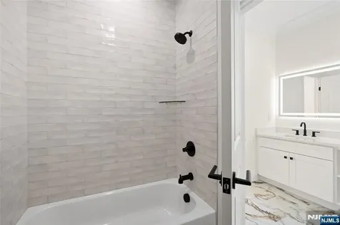 13 Harding Place Livingston NJ 07039