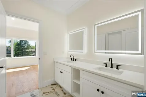 13 Harding Place Livingston NJ 07039