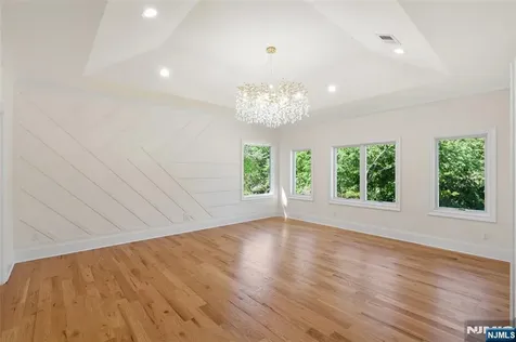 13 Harding Place Livingston NJ 07039