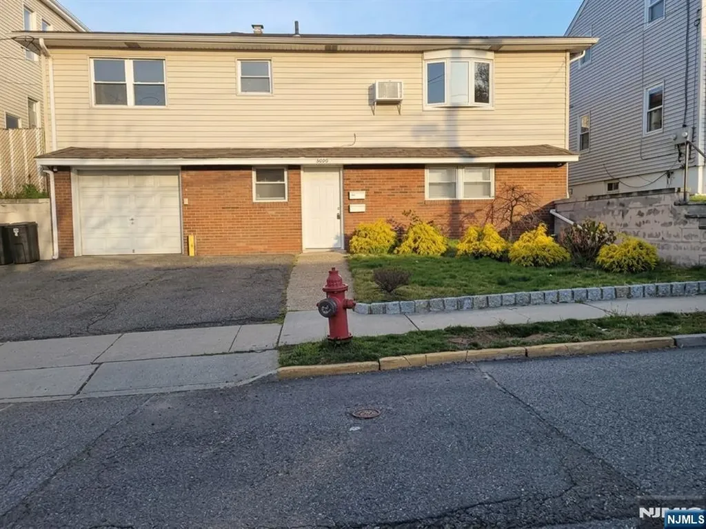 15 Dell Glen Avenue Lodi NJ 07644