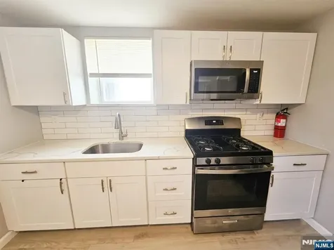 15 Dell Glen Avenue Lodi NJ 07644