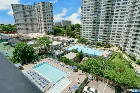 2077 Center Avenue Fort Lee NJ 07024