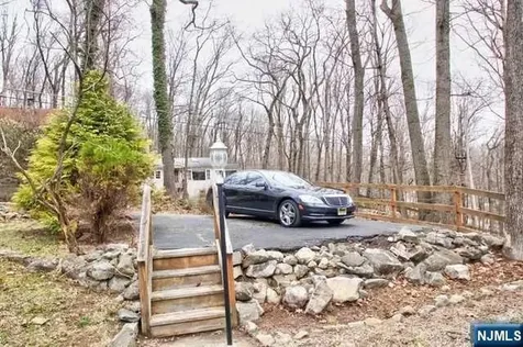 17 Onteora Road Vernon NJ 07422