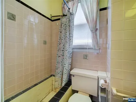 213 Kipp Avenue Elmwood Park NJ 07407