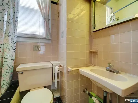 213 Kipp Avenue Elmwood Park NJ 07407