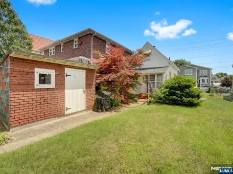 213 Kipp Avenue Elmwood Park NJ 07407