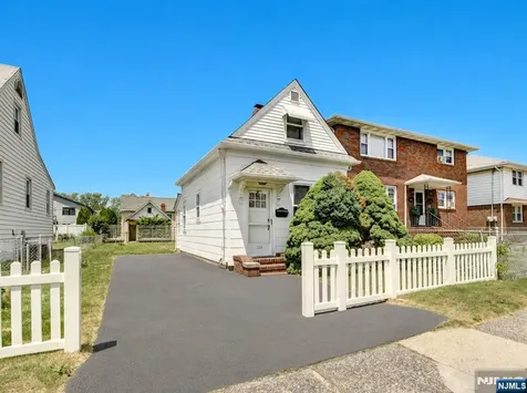213 Kipp Avenue Elmwood Park NJ 07407