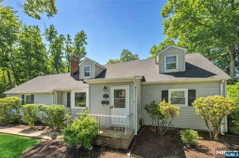 12 Waibel Drive Allendale NJ 07401