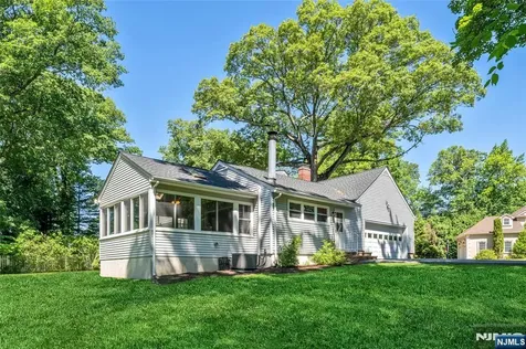 12 Waibel Drive Allendale NJ 07401
