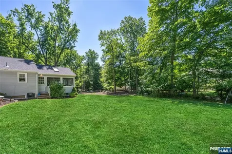 12 Waibel Drive Allendale NJ 07401