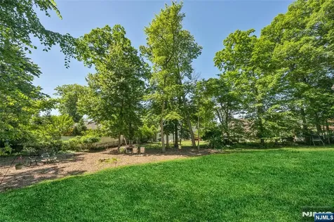 12 Waibel Drive Allendale NJ 07401