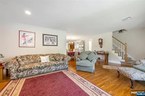 12 Waibel Drive Allendale NJ 07401