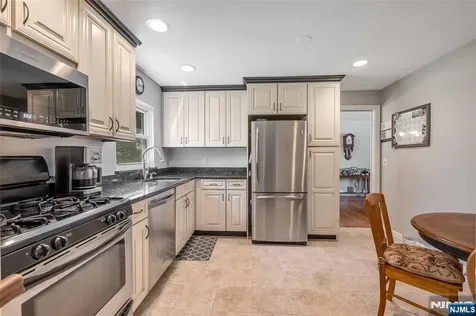12 Waibel Drive Allendale NJ 07401