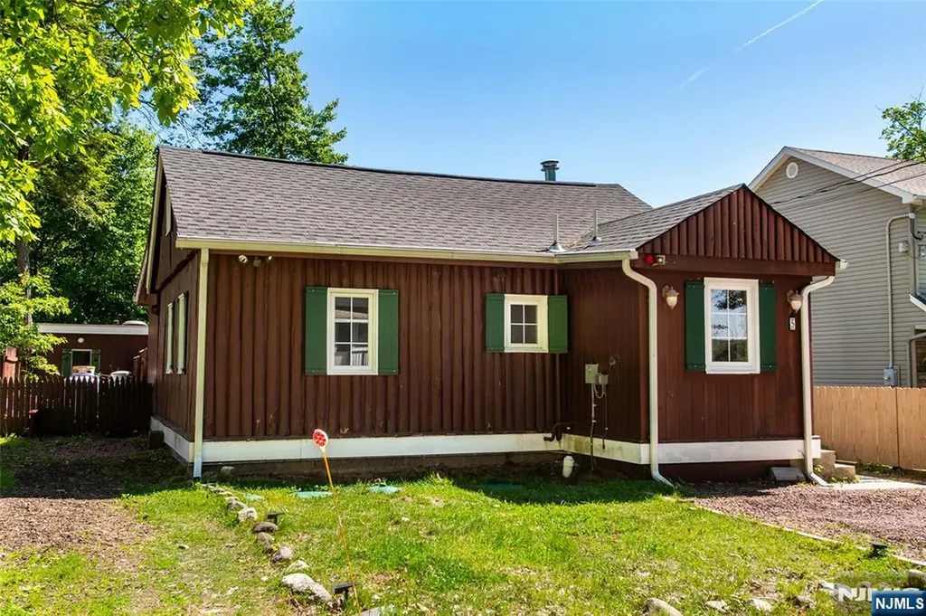5 Sewell Road West Milford NJ 07480