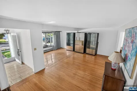 489 Maple Avenue Teaneck NJ 07666