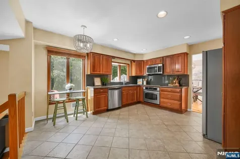 72 Agawam Drive Wayne NJ 07470
