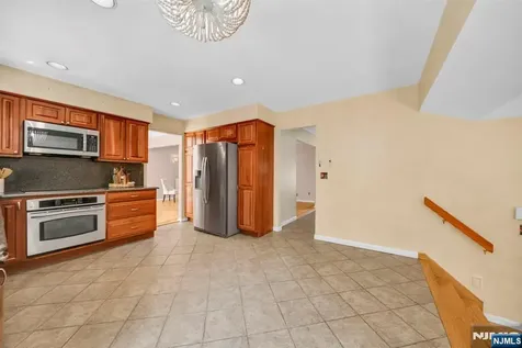72 Agawam Drive Wayne NJ 07470