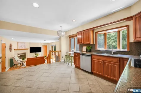 72 Agawam Drive Wayne NJ 07470