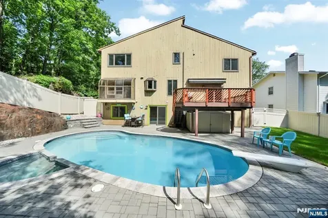 72 Agawam Drive Wayne NJ 07470