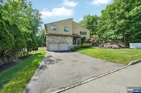 72 Agawam Drive Wayne NJ 07470