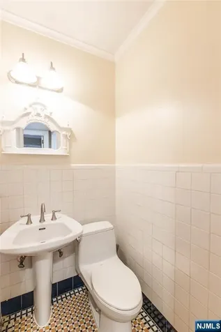22 Serafin Place Glen Rock NJ 07452