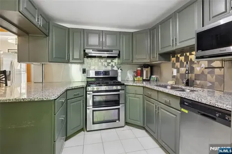 796 Old Newbridge Road Teaneck NJ 07666